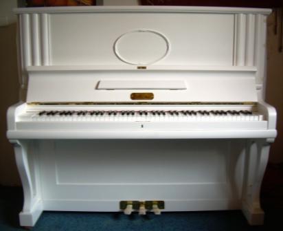 Pianino Marha, povrch bílý
